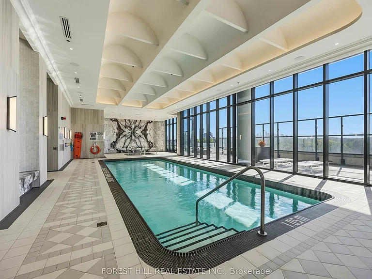 10 Inn On The Park Dr #Penthouse 3 — Photo 24
