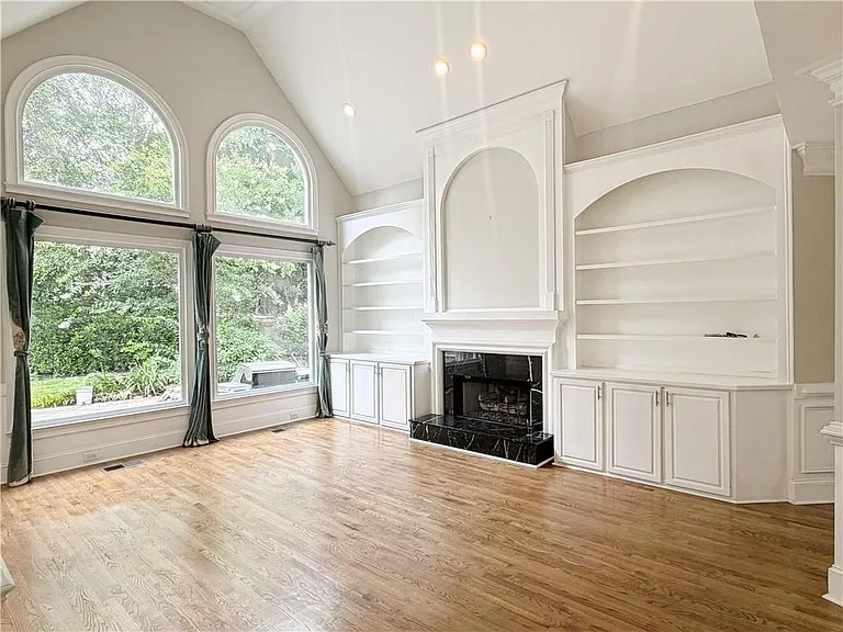530 Rippling Water Ln — Photo 2