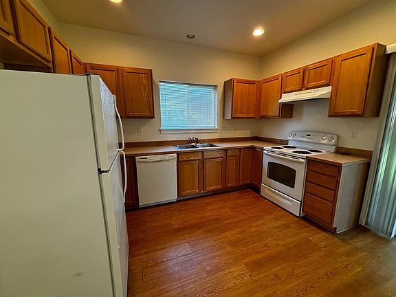 5th image of 1287 Spruce Cir #A