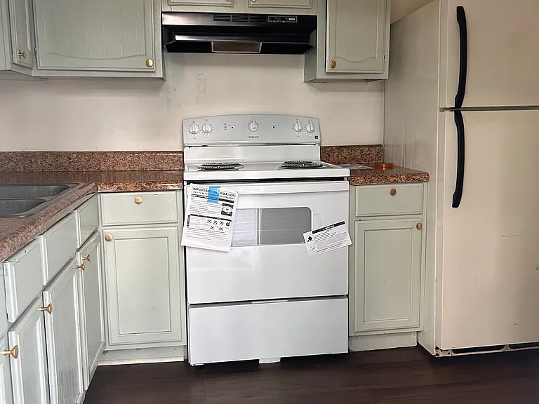 2100 W Florida St — Photo 3