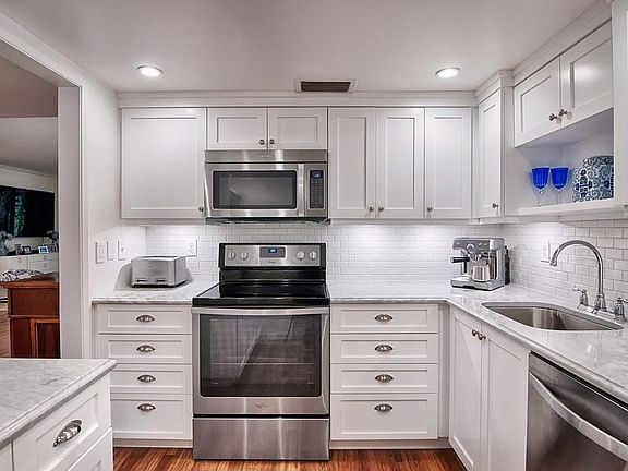 4th image of 226 Brazilian Ave APT 1B