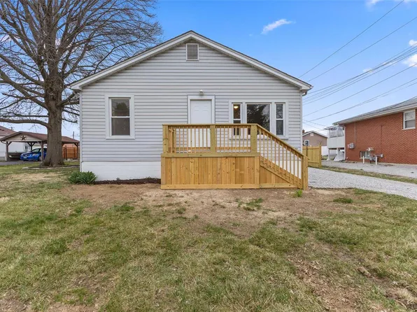 107 Saint Clair Dr, Fairview Heights, IL 62208