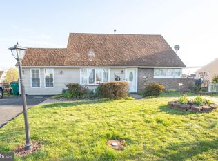 38 Macintosh Rd, Levittown, PA 19056