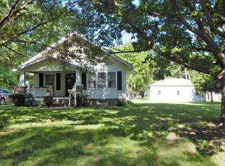 912 N Sycamore St, Ottawa, KS 66067
