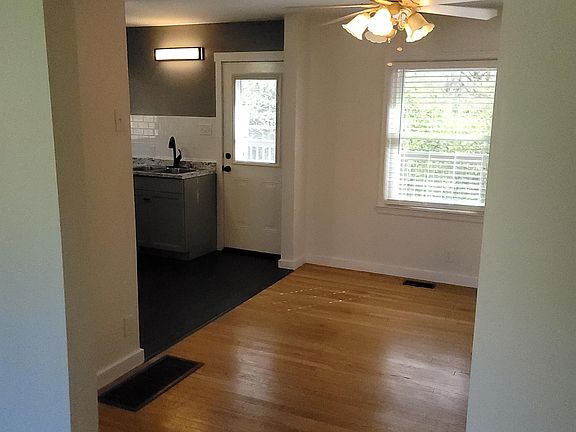 4th image of 208 Saint James Dr