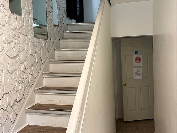 3rd image of 408 Seldon Ave