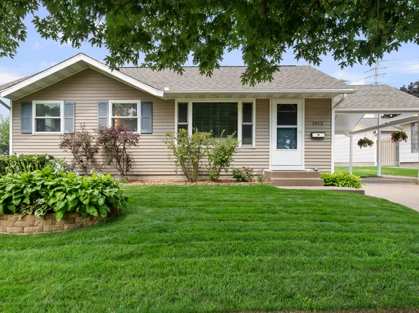 2412 Maplecrest Rd, Bettendorf, IA 52722