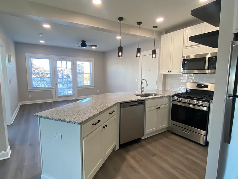 16400-04 Madison Ave — Photo 11