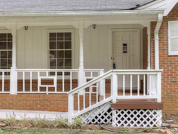 4th image of 4982 Green Oak Dr