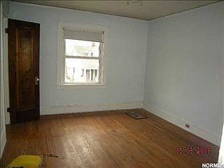 5th image of 4930 E 107th St