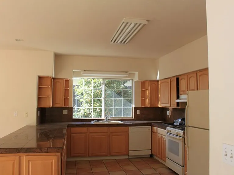 4527 Hollister Ave — Photo 3