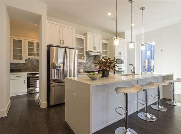 3rd image of 3023 Zenia Dr