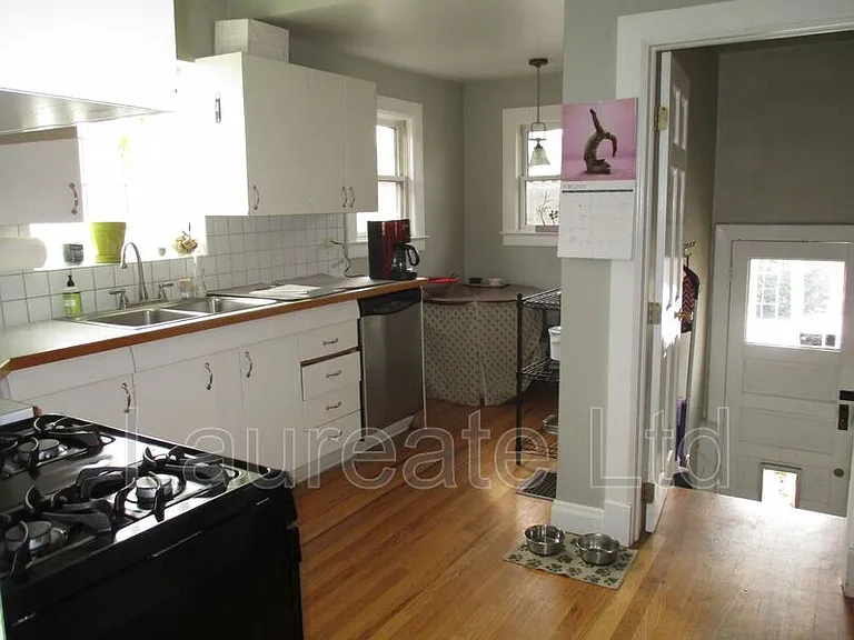 953 Garfield St — Photo 7