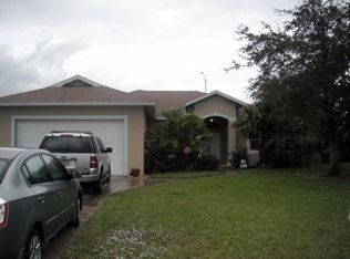 1035 Grove Dr, Naples, FL 34120