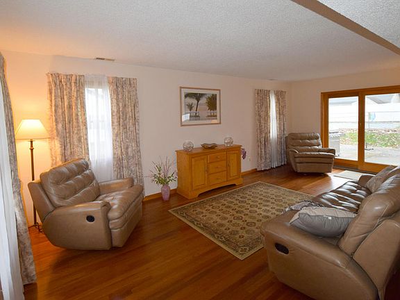 4th image of 152 Shenandoah Blvd