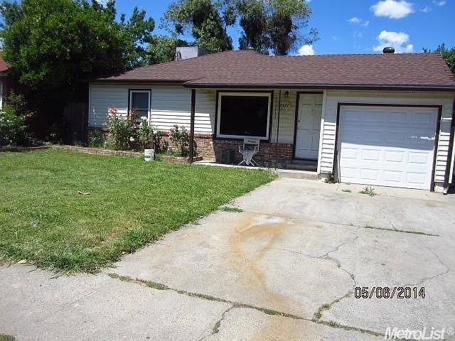 2571 Phyllis Ave photo 1