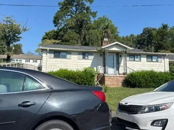 102 Norwood Ln, Oak Ridge, TN 37830