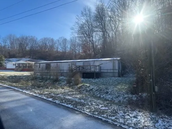 156 Oxford St, Richlands, VA 24641