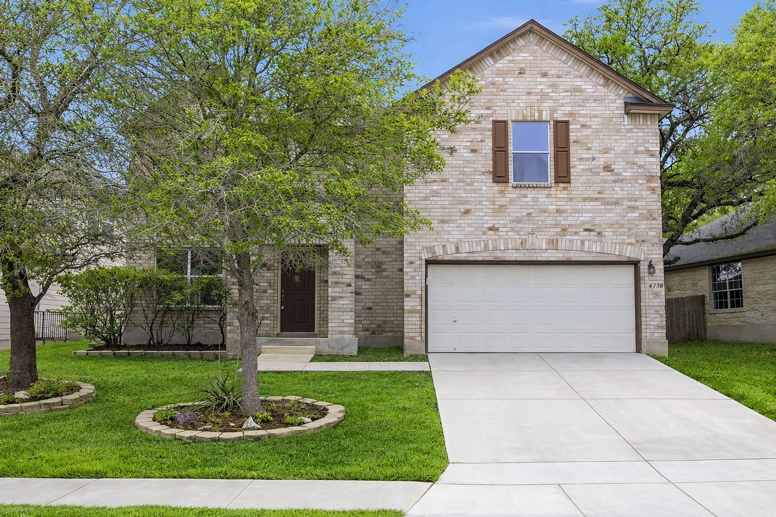 5 bed, 3266 sqft, $2,975 — Photo 1