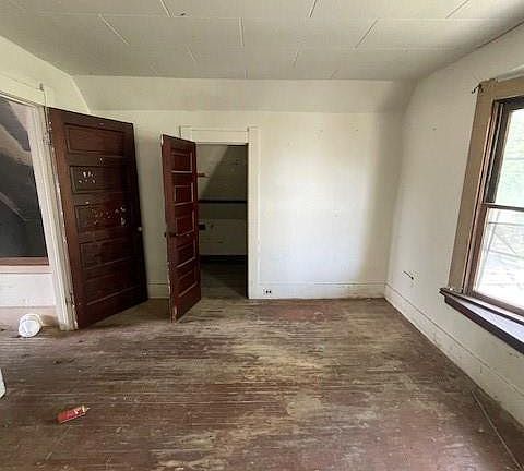 5th image of 1024 Earl St