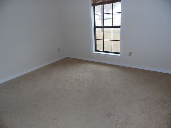 3rd image of 2 Southwood Dr