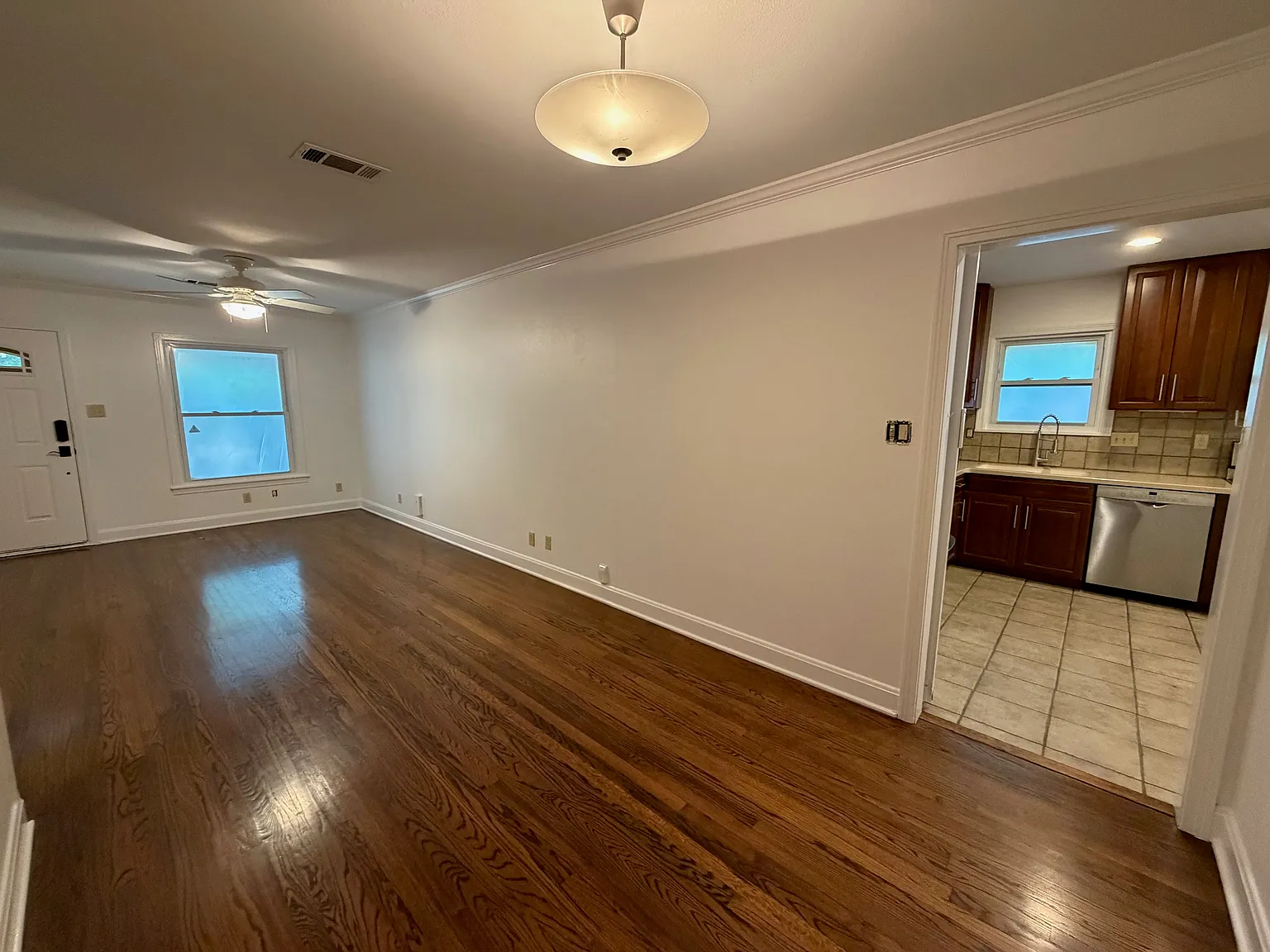 3 bed, 1626 sqft, $4,170 — Photo 3