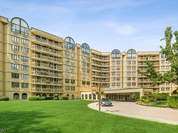 3rd image of 10 Smith Manor Blvd
