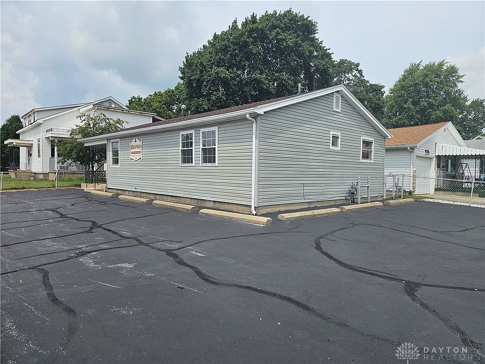 1st image of 220 Birt St