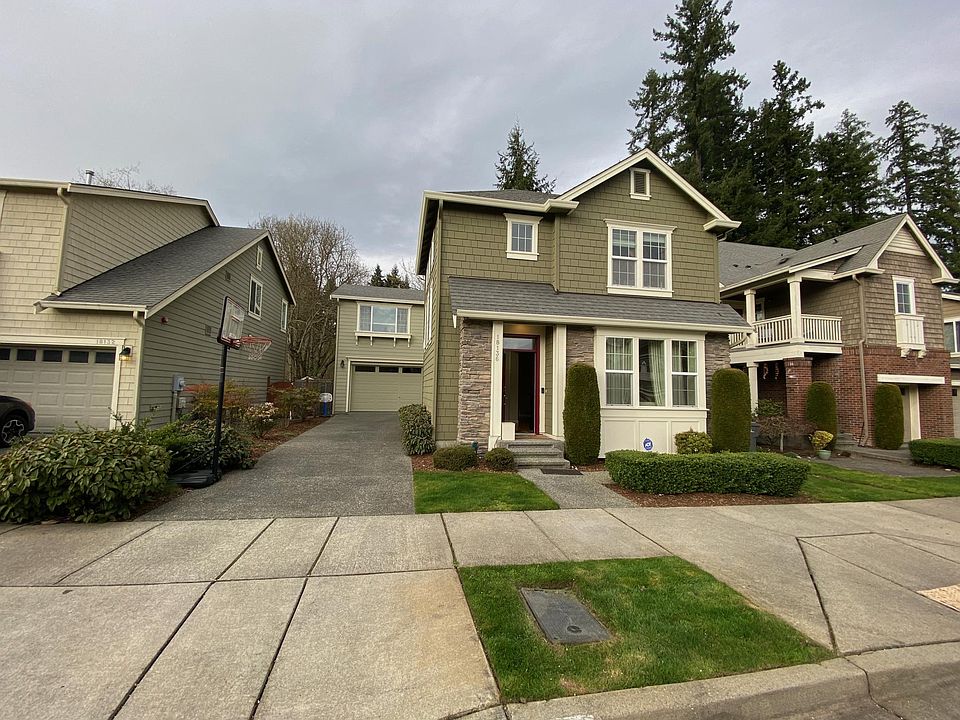 House with a 2 car garage and a huge driveway!