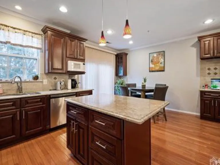 1211 Blossom Cir — Photo 10