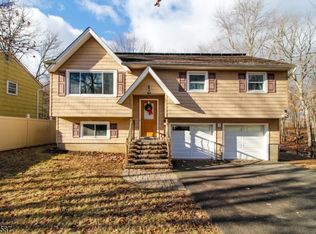 20 Berkley Rd, Hopatcong, NJ 07843