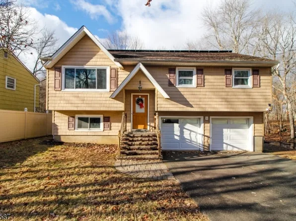20 Berkley Rd, Hopatcong Boro, NJ 07843