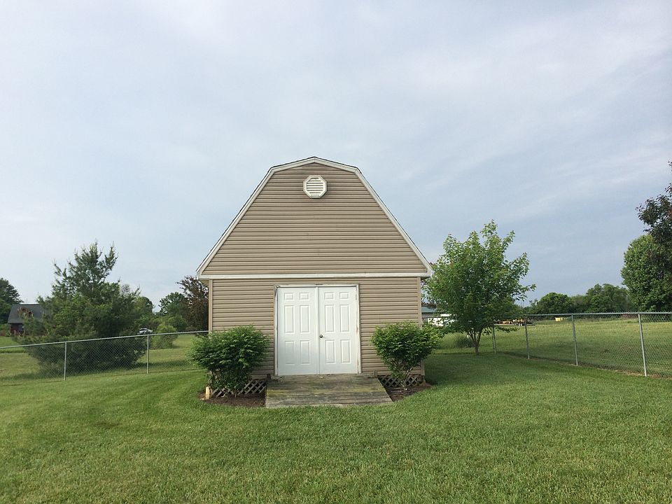 2nd image of 217 W Pekin Rd