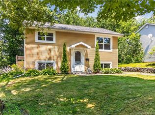 5 Lilac Cres, Fredericton, NB E3A 2G7