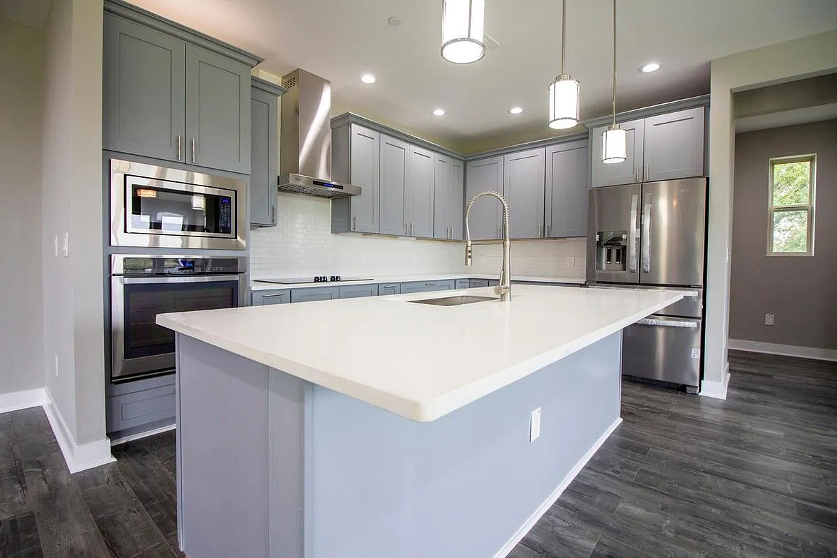 4 bed, 2949 sqft, $4,500 — Photo 3