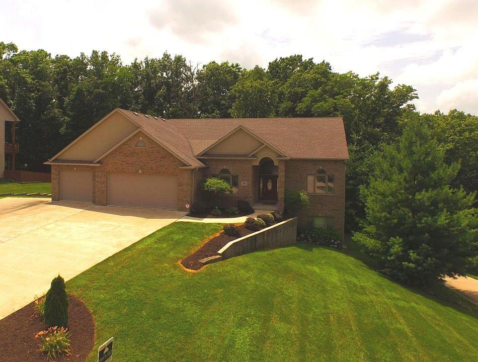 2nd image of 105 Foxwood Ct