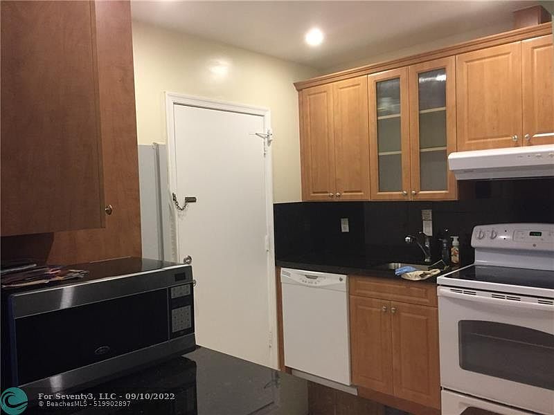 1st image of 2220 NE 68th St APT 1031