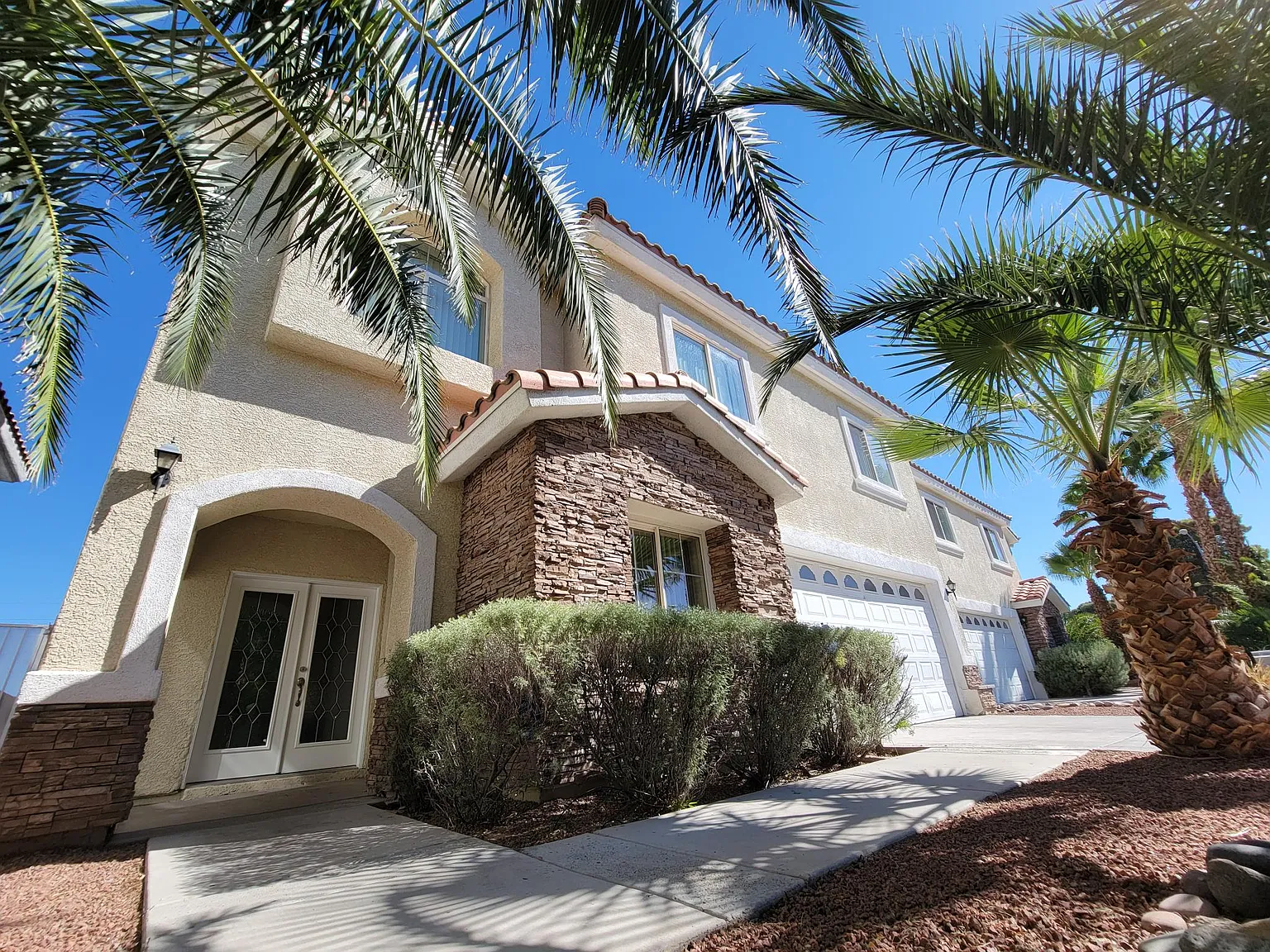 5 bed, 3355 sqft, $3,199 — Photo 1