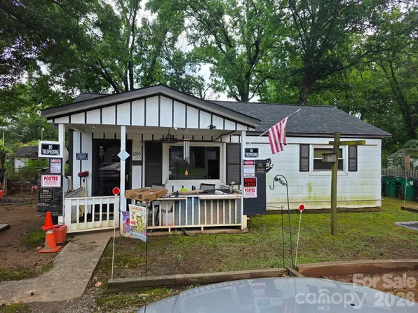 1035 Nations Dr, Charlotte, NC 28217