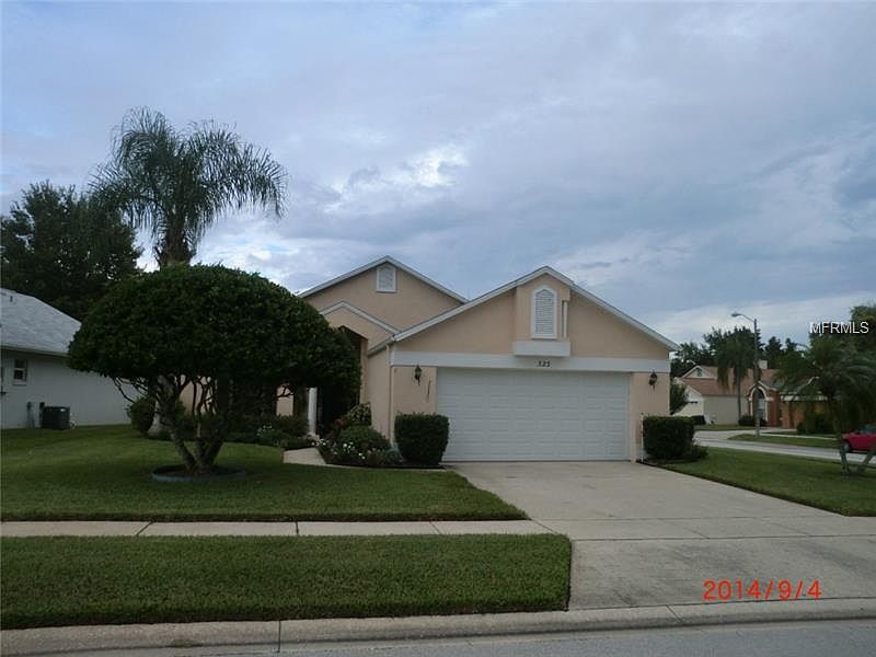 1st image of 323 Lakebreeze Cir