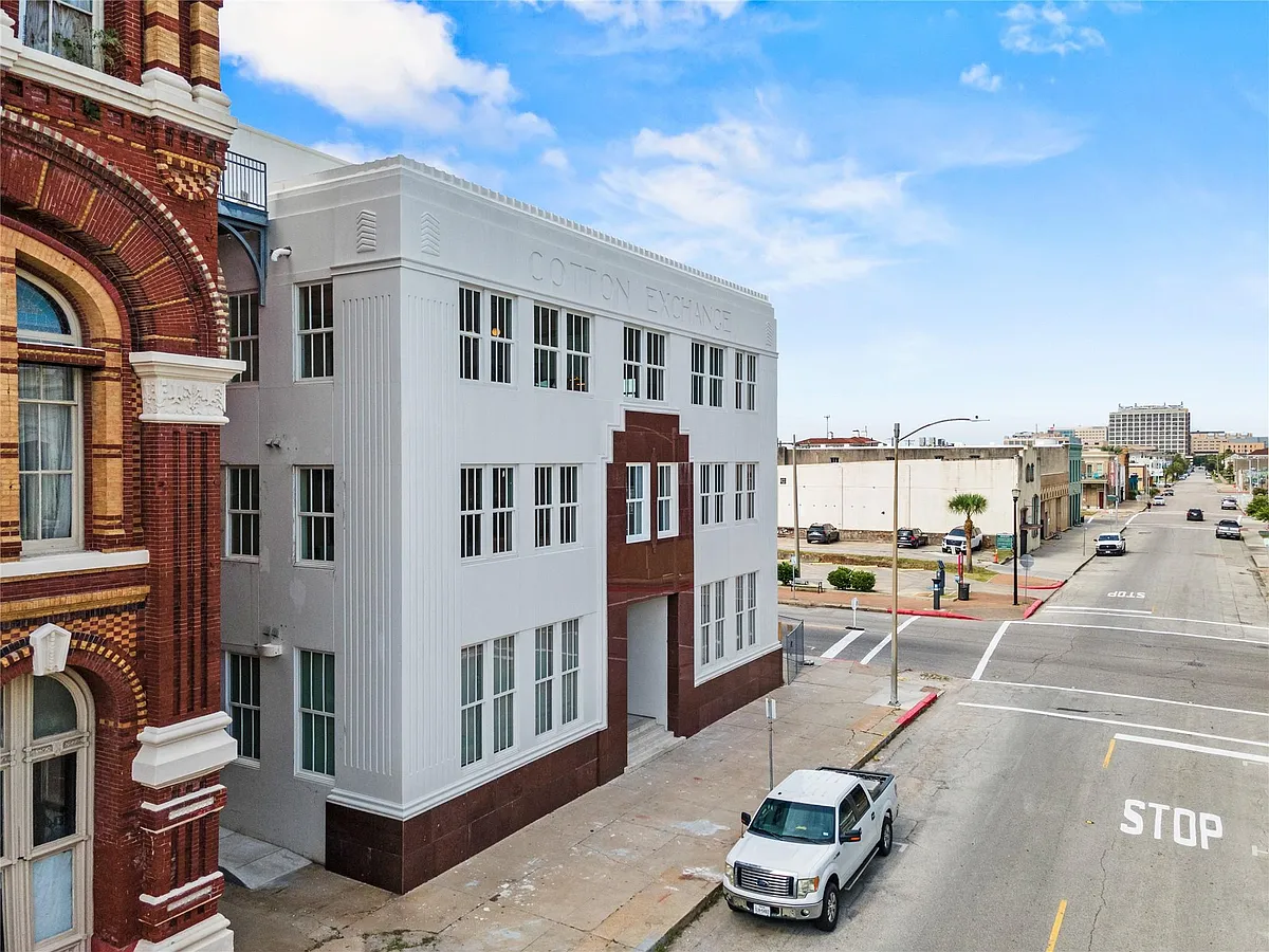 Building Photo - 2102 Mechanic St #305