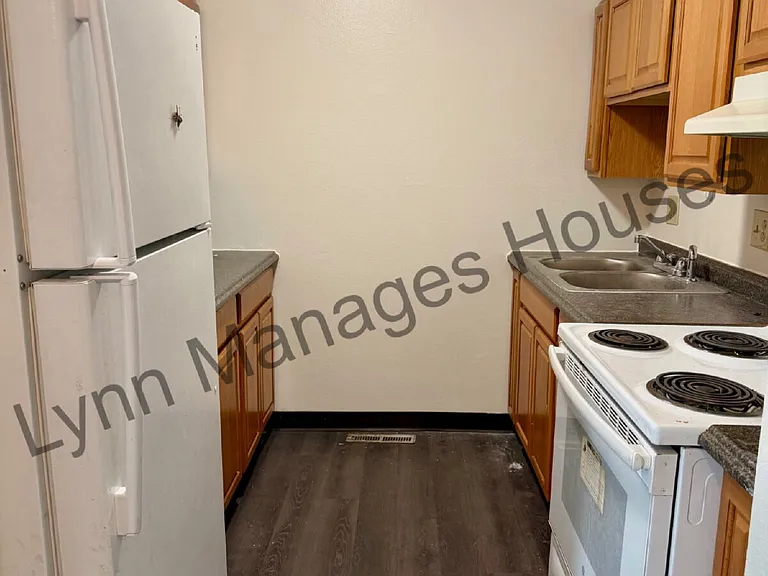 611 W 5th St — Photo 15