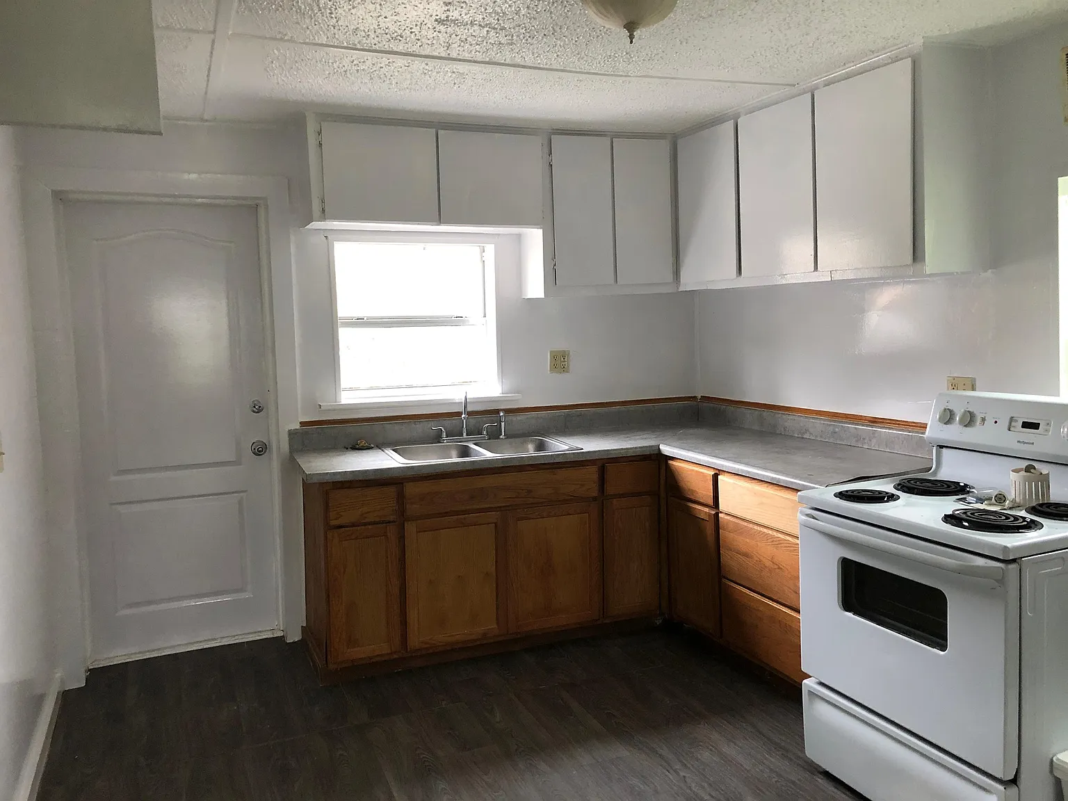 1911 Pecan Street - A — Photo 2