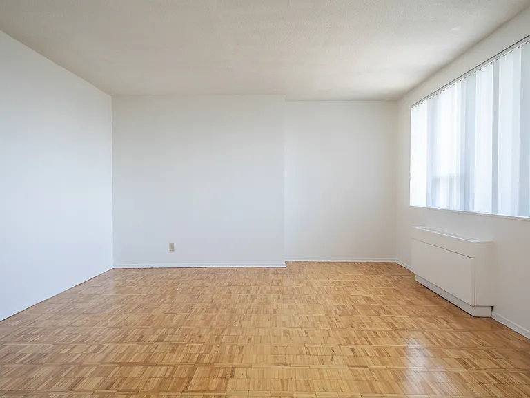 88 Bloor St E — Photo 21