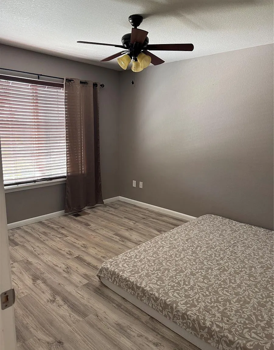 5 bed, 3.5 bath, 2977 sqft, $3,995 — Photo 2