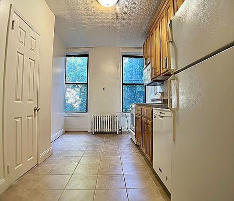 4th image of 349 E 104th St APT 2
