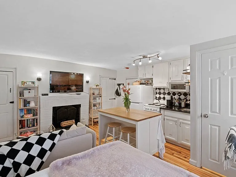 36 Joy Ct #F2 — Photo 4