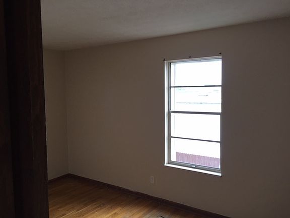 5th image of 1862 Willoway Cir S
