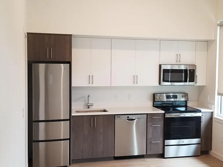 505 Dekum Apartments — Photo 45