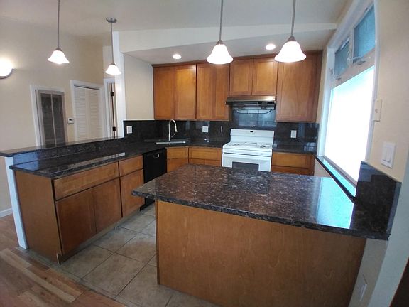 4th image of 771 Madrone Ave